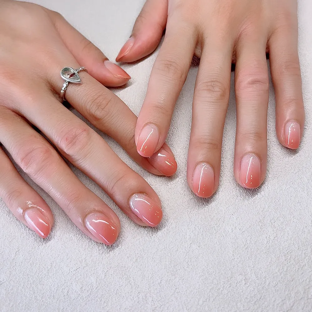Design gel ツートングラデーションネイル💅🏻🤍✨ ネイルサロン エスネイル Private Salon S.Nail