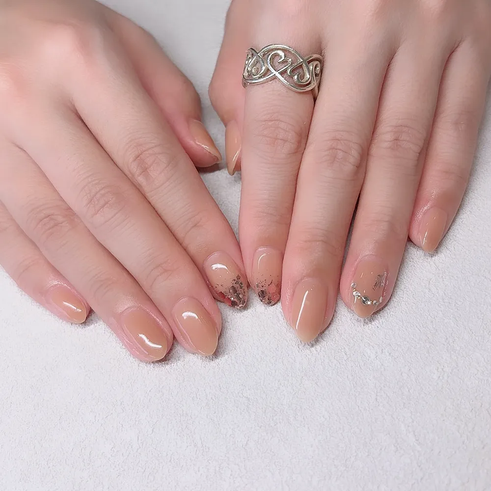 Design gel お作りしたナチュラルブラウンに推しイニシャル🪄 ネイルサロン エスネイル Private Salon S.Nail