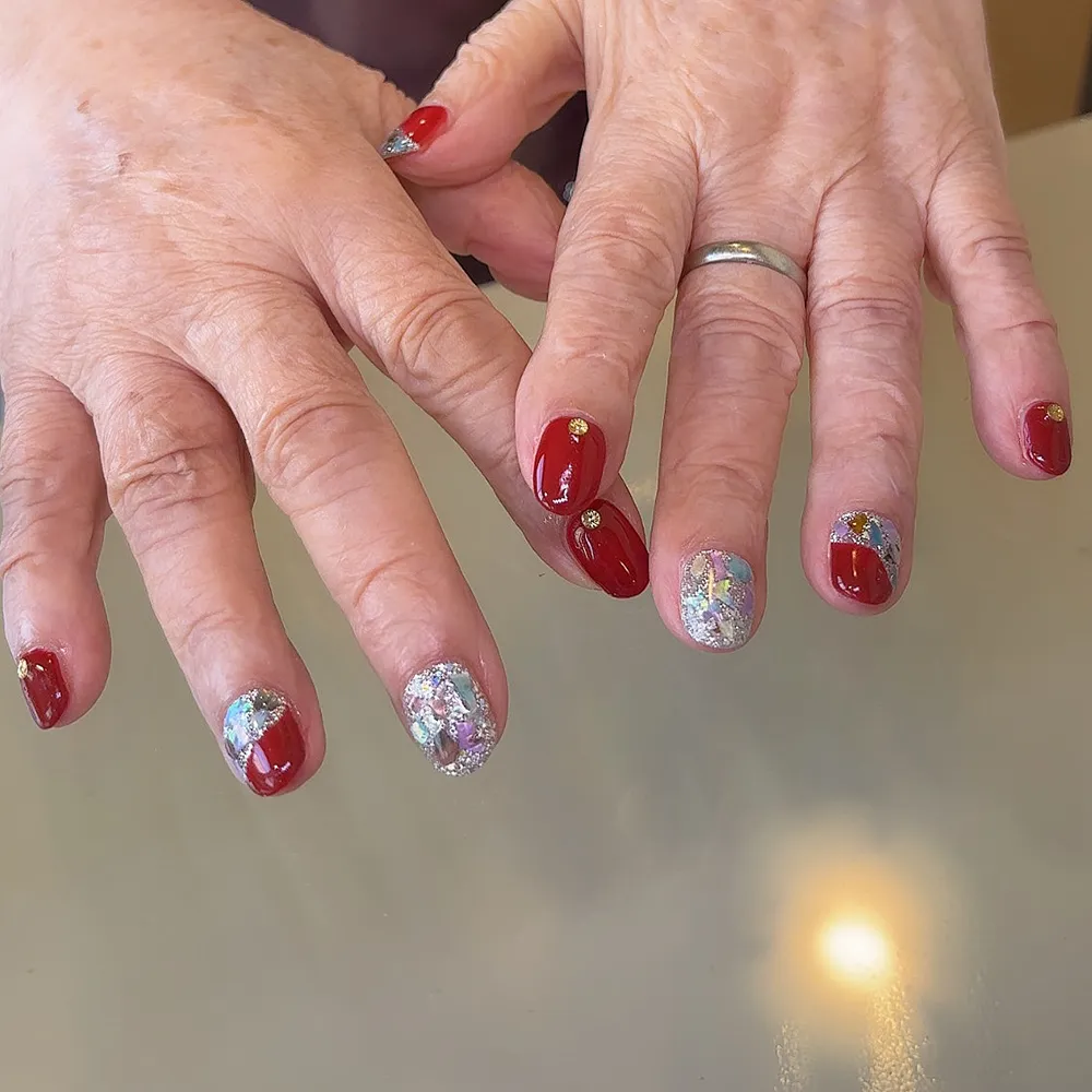 Design gel お好きな赤のカラーにシェルアート♥️🐚 ネイルサロン エスネイル Private Salon S.Nail